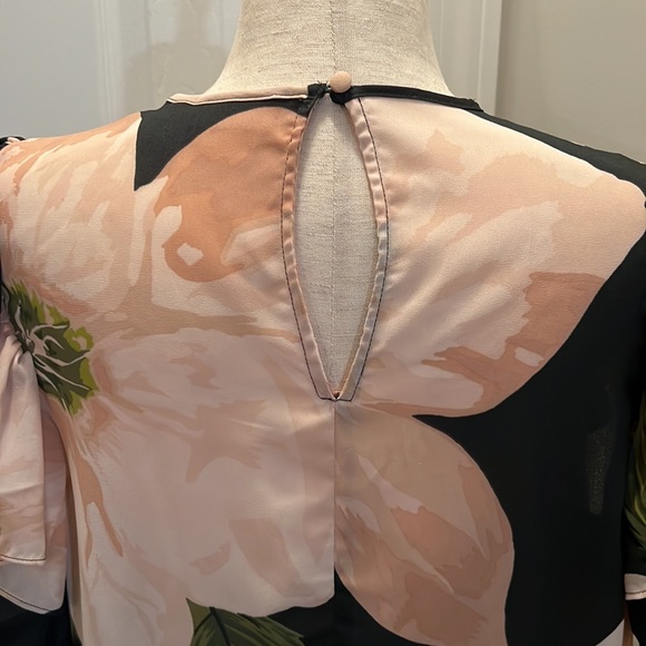 Happy X Nature Floral Flutter Sleeve Blouse - Picture 7 of 12